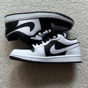 Jordan 1 low Homage Split Bkack and White Sneakers